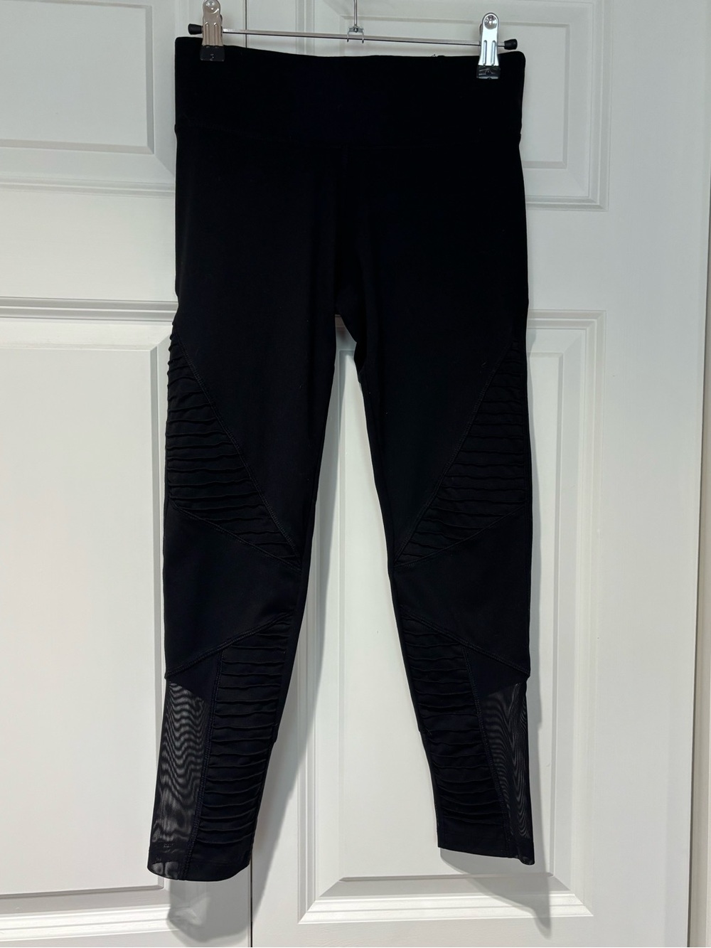 PINK cropped leggings with mesh at bottom